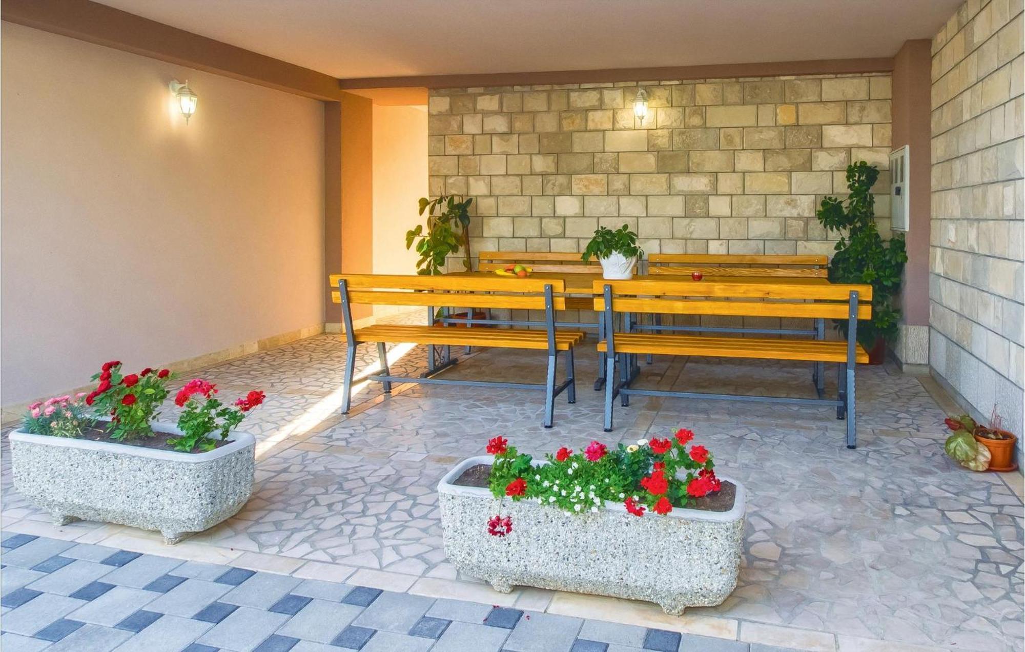 2 Bedroom Awesome Apartment In Mali Rat Sumpetar Zewnętrze zdjęcie